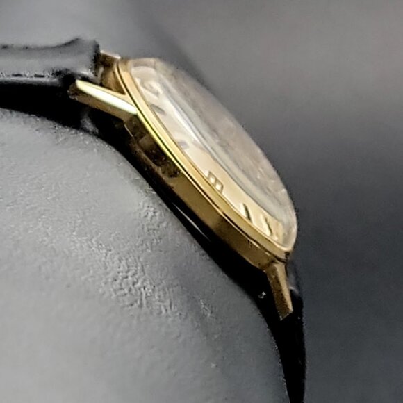 Vintage 1970s Timex Marlin Date Watch – Gold Tone, Manual Wind - Picture 4 of 6